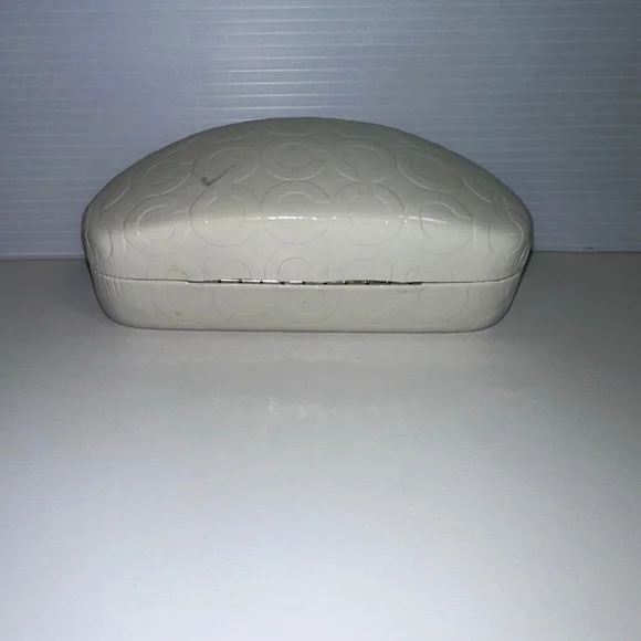 Coach Cream Beige Brown Signature Glasses Hard case
One Size Not Perfect - Picture 2 of 7